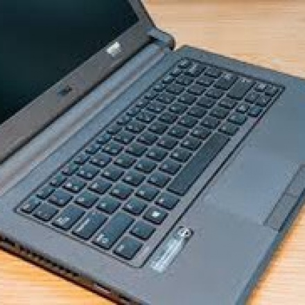 Dell latitude 3350. I5 gen 5, Ram 8gb, ssd256